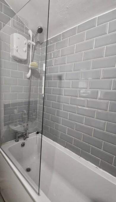 Spacious 3 Bed - Efc Stays Liverpool Bagian luar foto